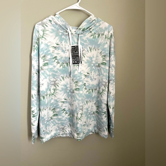 Roudelain Tops - Women’s Medium Hoodie
